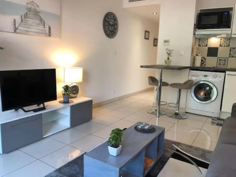 Appartement Centre Modern Terrasse Piscine Parking Cannes 0*,  France